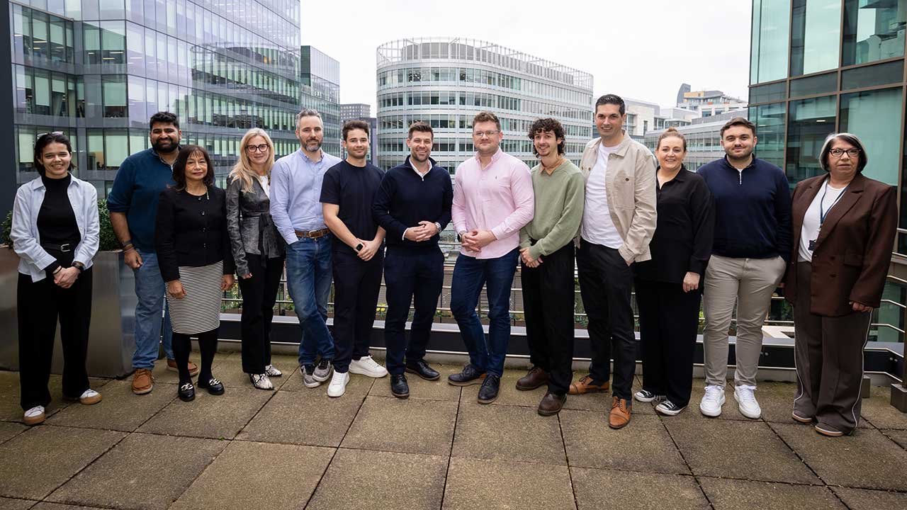 Ruth at round table 01